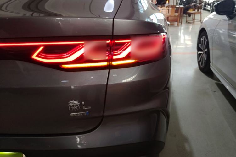 Used BYD Qin L 2025 DM-i Smart Drive 120KM Leading Model Right Rear Taillight
