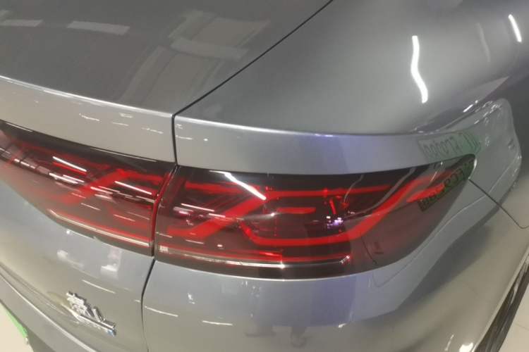Used BYD Qin L 2025 DM-i Smart Drive 120KM Superior Model Right Rear Taillight