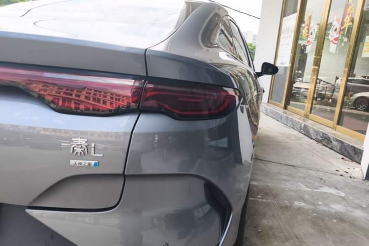 Used BYD Qin L 2025 EV 470KM Leading Edition Right Rear Taillight