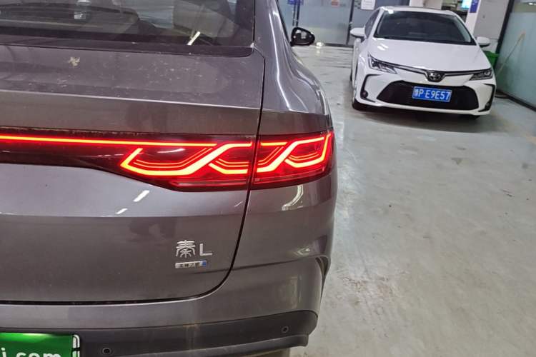 Used BYD Qin L 2025 DM-i Smart Drive 80KM Superior Model Right Rear Taillight