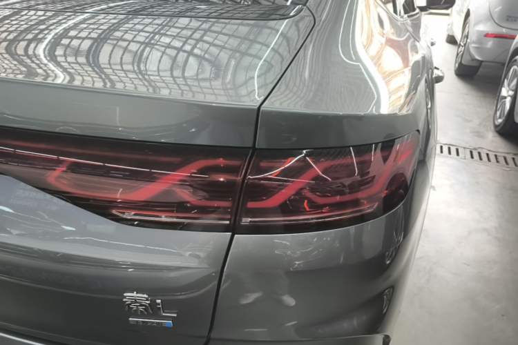 Used BYD Qin L 2025 DM-i Smart Drive 80KM Leading Model Right Rear Taillight