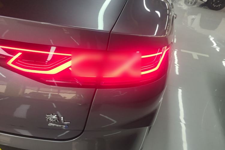 Used BYD Qin L 2025 DM-i Smart Drive 120KM Superior Model Right Rear Taillight