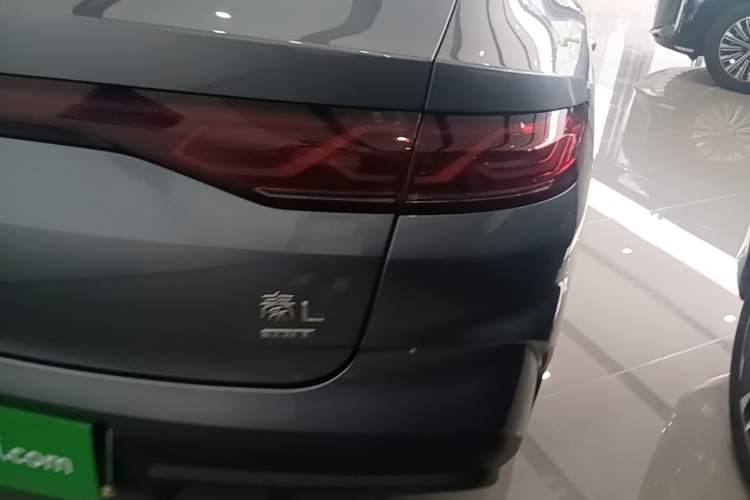 Used BYD Qin L 2025 DM-i Smart Drive 120KM Leading Model Right Rear Taillight