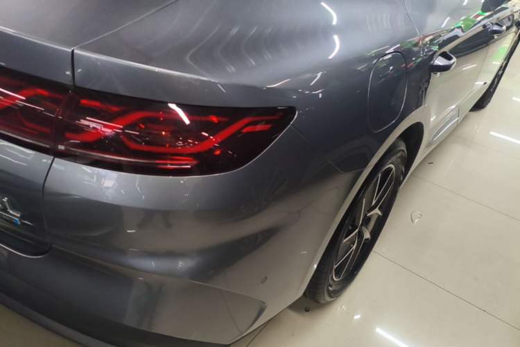 Used BYD Qin L 2025 DM-i Smart Drive 120KM Superior Model Right Rear Taillight