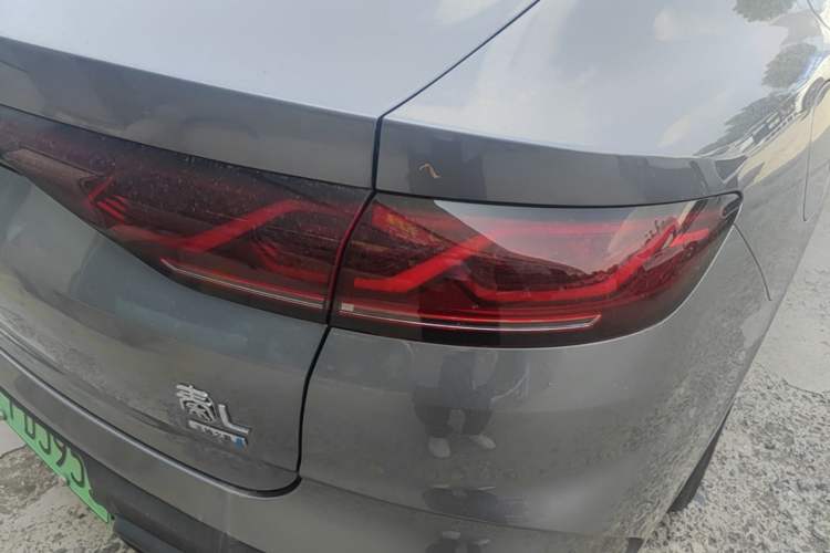 Used BYD Qin L 2025 DM-i Smart Drive 120KM Superior Model Right Rear Taillight