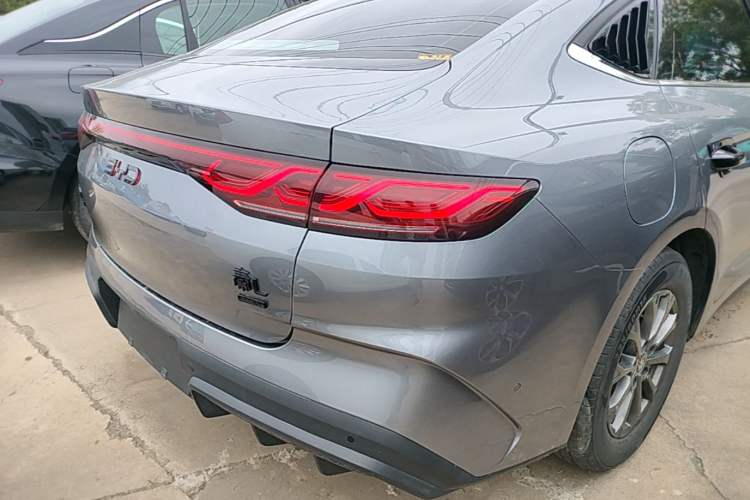 Used BYD Qin L 2025 DM-i Smart Drive 80KM Leading Model Right Rear Taillight