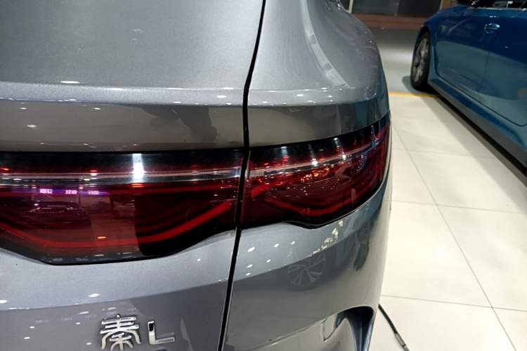 Used BYD Qin L 2025 EV 470KM Leading Edition Right Rear Taillight