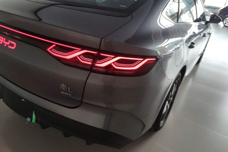 Used BYD Qin L 2025 DM-i Smart Drive 120KM Superior Model Right Rear Taillight
