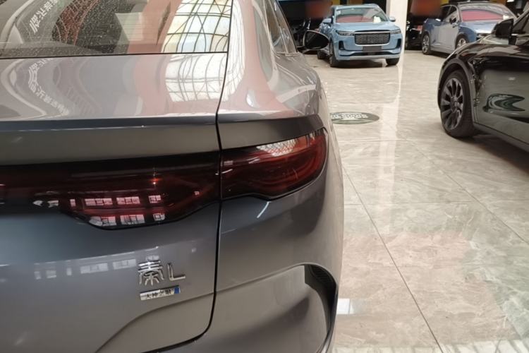 Used BYD Qin L 2025 EV 470KM Leading Edition Right Rear Taillight