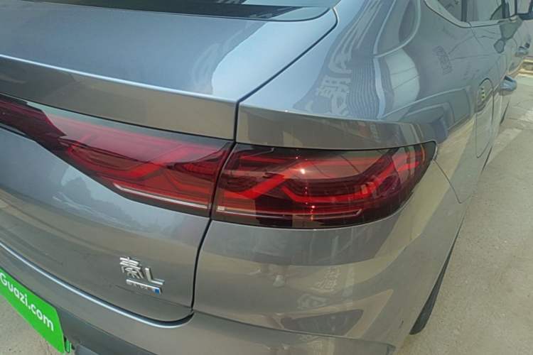 Used BYD Qin L 2025 DM-i Smart Drive 120KM Superior Model Right Rear Taillight