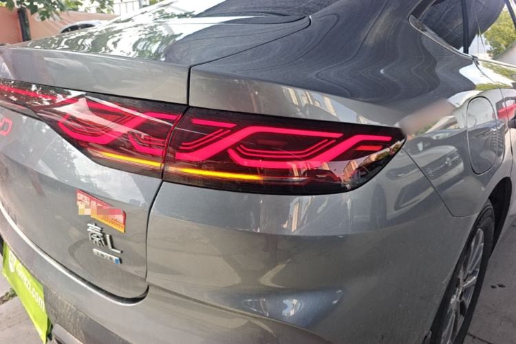 Used BYD Qin L 2025 DM-i Smart Drive 80KM Leading Model Right Rear Taillight