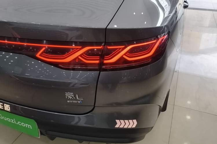 Used BYD Qin L 2025 DM-i Smart Drive 80KM Leading Model Right Rear Taillight