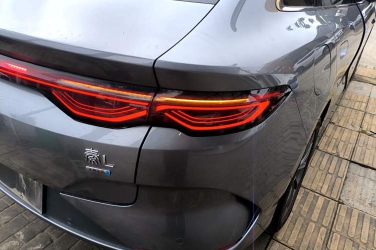 Used BYD Qin L 2025 EV 470KM Leading Edition Right Rear Taillight