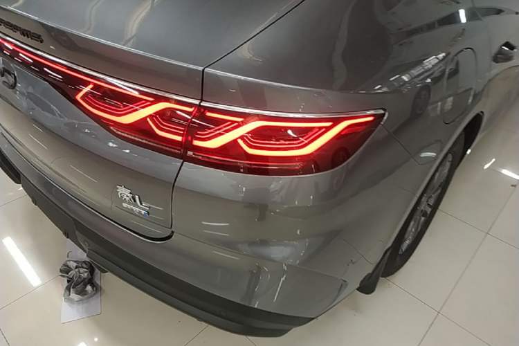Used BYD Qin L 2025 DM-i Smart Drive 80KM Leading Model Right Rear Taillight