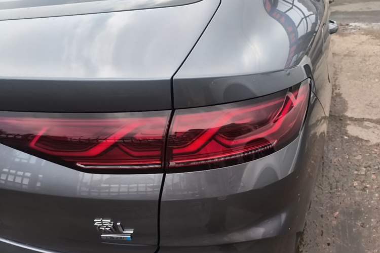 Used BYD Qin L 2025 DM-i Smart Drive 80KM Leading Model Right Rear Taillight