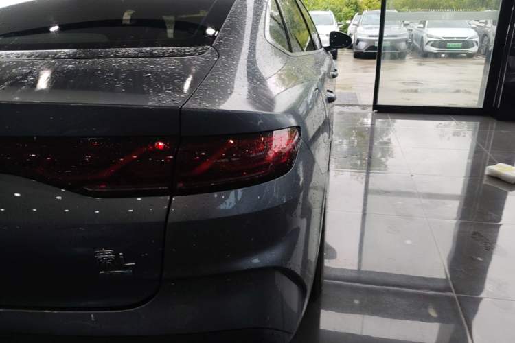 Used BYD Qin L 2025 DM-i Smart Drive 120KM Superior Model Right Rear Taillight