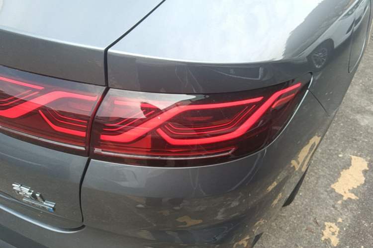 Used BYD Qin L 2025 DM-i Smart Drive 120KM Superior Model Right Rear Taillight