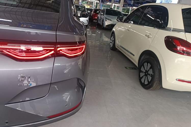 Used BYD Qin L 2025 EV 545KM Beyond Version Right Rear Taillight