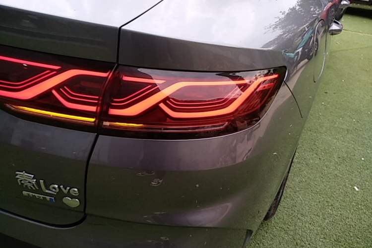 Used BYD Qin L 2025 DM-i Smart Drive 120KM Leading Model Right Rear Taillight