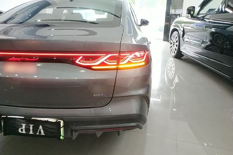 Used BYD Qin L 2025 DM-i Smart Drive 120KM Leading Model Right Rear Taillight