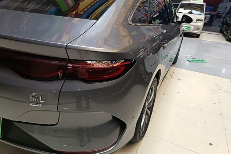 Used BYD Qin L 2025 EV 545KM Beyond Version Right Rear Taillight