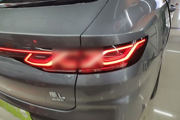 Used BYD Qin L 2025 DM-i Smart Drive 80KM Leading Model Right Rear Taillight