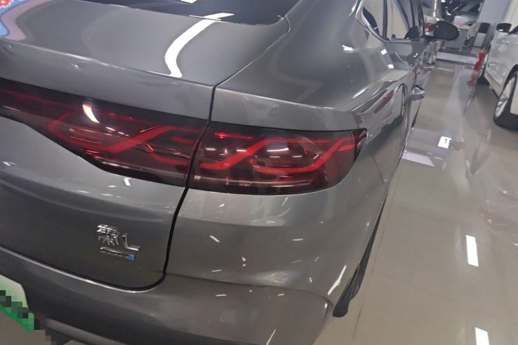 Used BYD Qin L 2025 DM-i Smart Drive 80KM Superior Model Right Rear Taillight