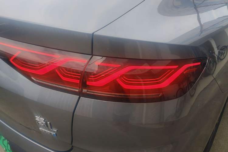 Used BYD Qin L 2025 DM-i Smart Drive 80KM Leading Model Right Rear Taillight