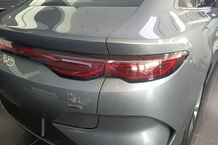 Used BYD Qin L 2025 EV 545KM Beyond Version Right Rear Taillight