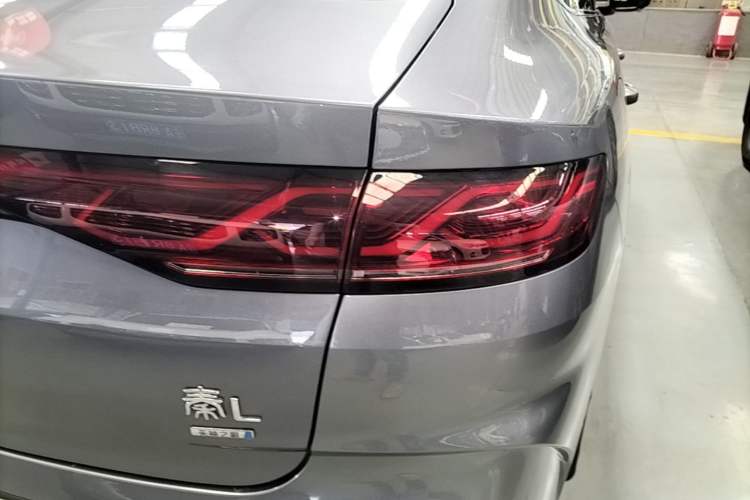 Used BYD Qin L 2025 DM-i Smart Drive 80KM Leading Model Right Rear Taillight