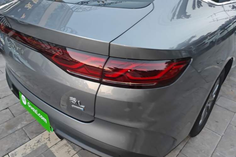 Used BYD Qin L 2025 DM-i Smart Drive 80KM Leading Model Right Rear Taillight