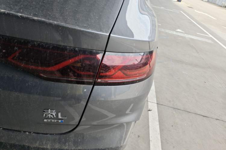 Used BYD Qin L 2025 DM-i Smart Drive 120KM Leading Model Right Rear Taillight