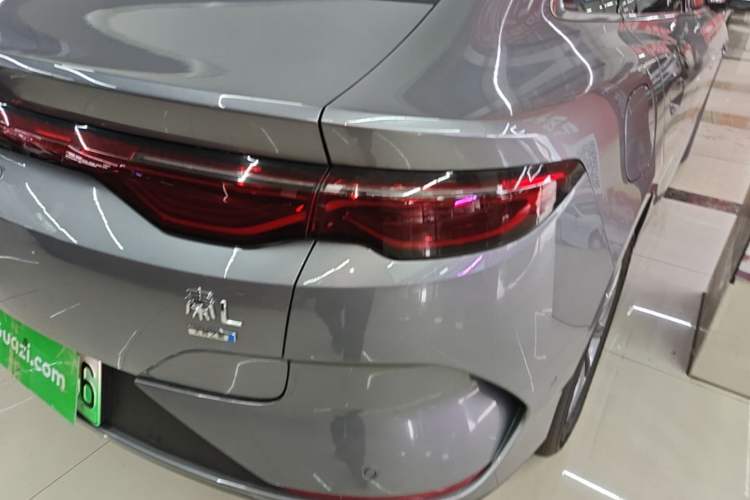 Used BYD Qin L 2025 EV 470KM Leading Edition Right Rear Taillight