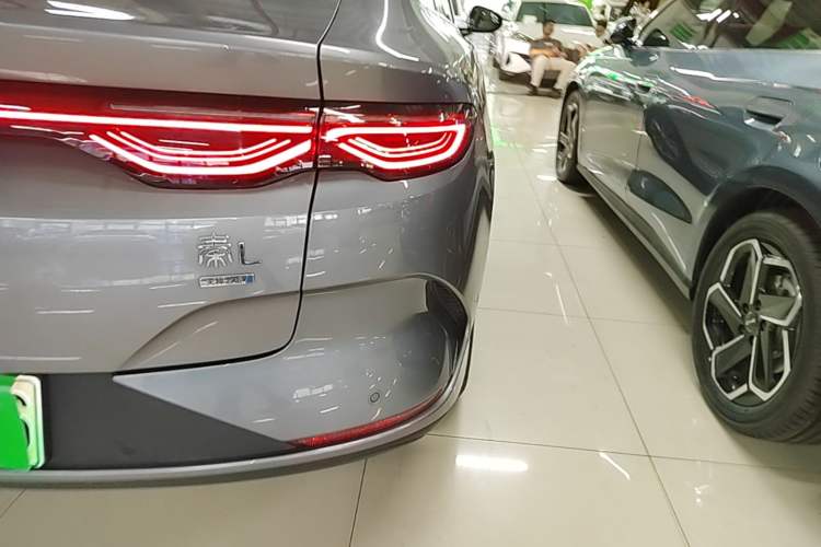 Used BYD Qin L 2025 EV 545KM Beyond Version Right Rear Taillight