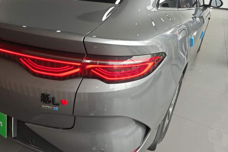 Used BYD Qin L 2025 EV 470KM Leading Edition Right Rear Taillight