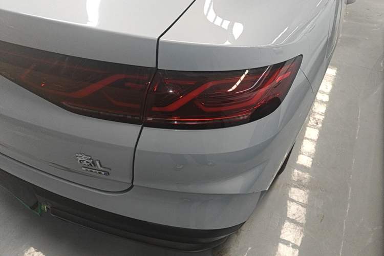 Used BYD Qin L 2025 DM-i Smart Drive 120KM Superior Model Right Rear Taillight