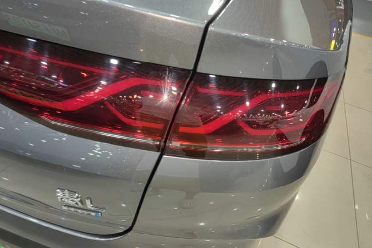 Used BYD Qin L 2025 DM-i Smart Drive 80KM Leading Model Right Rear Taillight