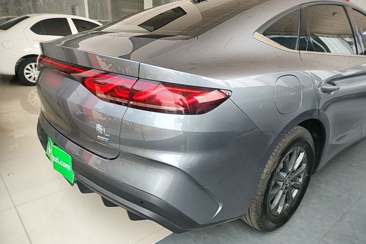 Used BYD Qin L 2025 DM-i Smart Drive 80KM Leading Model Right Rear Taillight