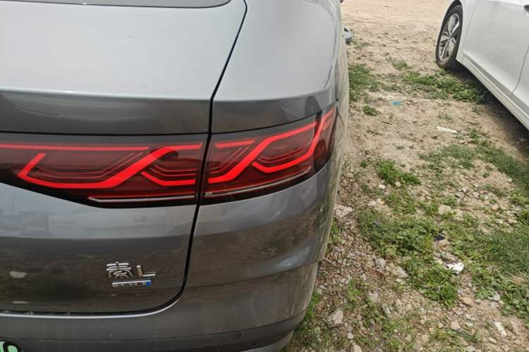 Used BYD Qin L 2025 DM-i Smart Drive 80KM Leading Model Right Rear Taillight