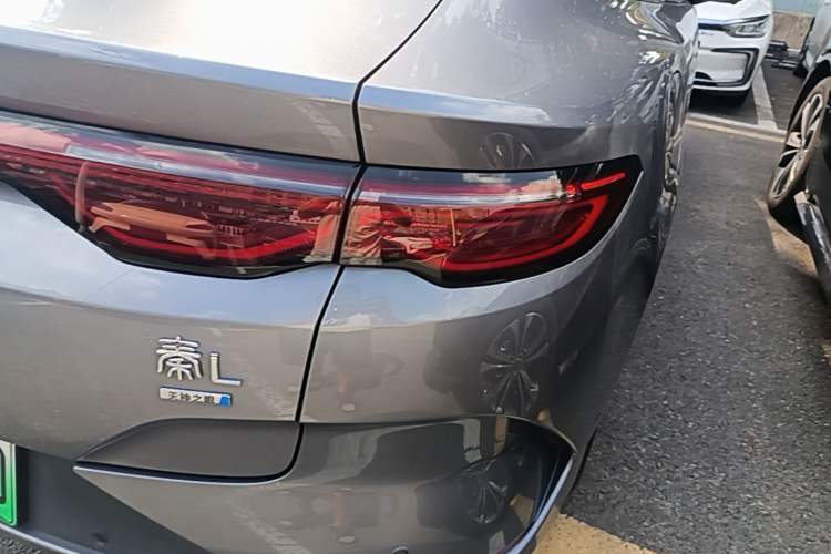 Used BYD Qin L 2025 EV 470KM Leading Edition Right Rear Taillight