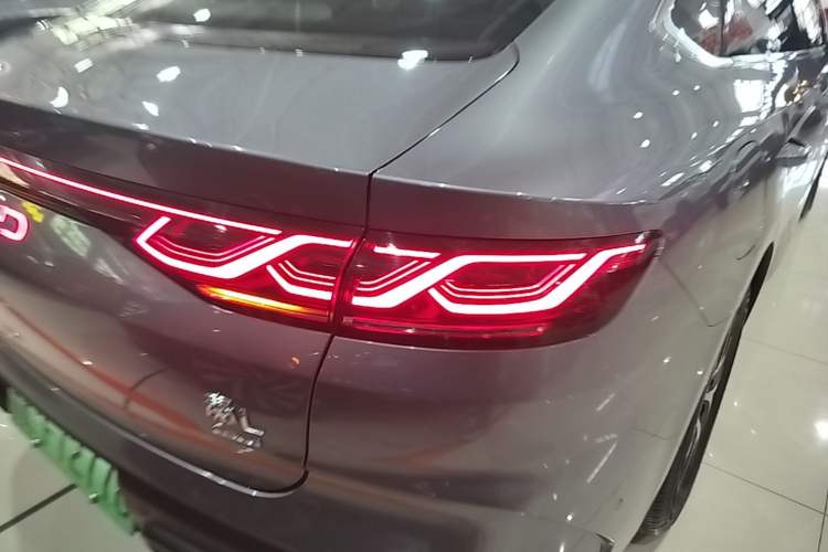 Used BYD Qin L 2025 DM-i Smart Drive 120KM Leading Model Right Rear Taillight