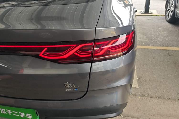 Used BYD Qin L 2025 DM-i Smart Drive 80KM Leading Model Right Rear Taillight