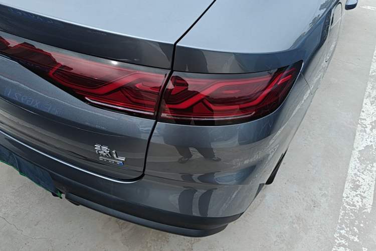 Used BYD Qin L 2025 DM-i Smart Drive 80KM Leading Model Right Rear Taillight
