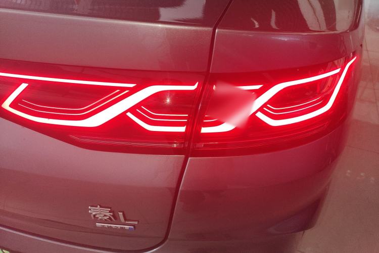 Used BYD Qin L 2025 DM-i Smart Drive 120KM Superior Model Right Rear Taillight