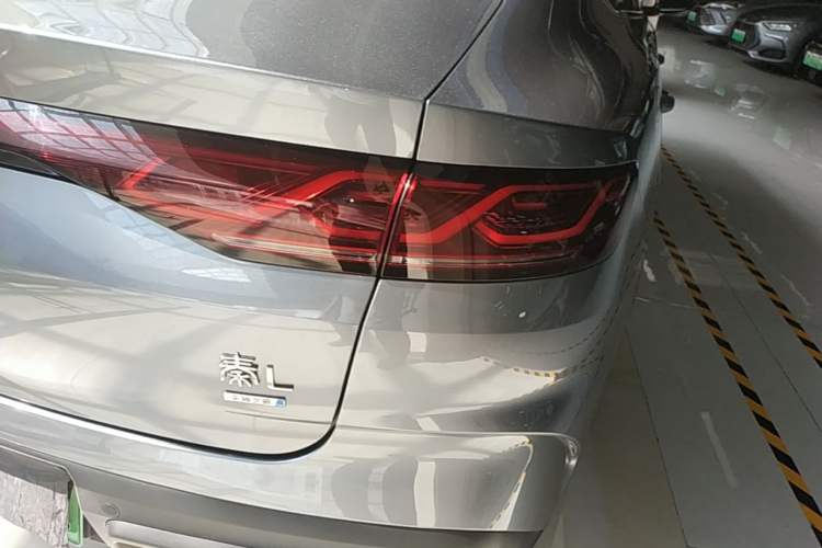 Used BYD Qin L 2025 DM-i Smart Drive 120KM Superior Model Right Rear Taillight