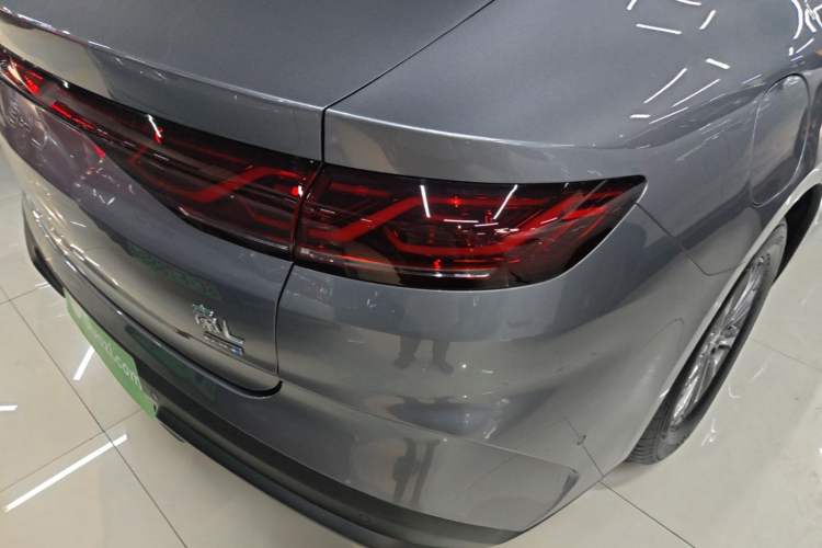 Used BYD Qin L 2025 DM-i Smart Drive 80KM Leading Model Right Rear Taillight