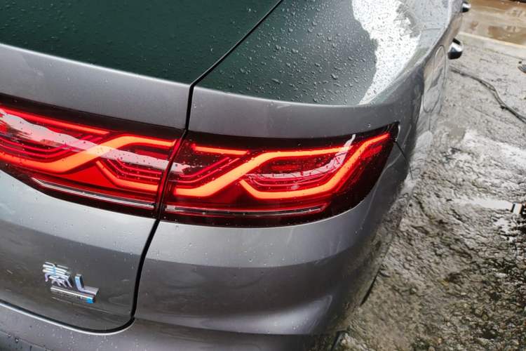 Used BYD Qin L 2025 DM-i Smart Drive 80KM Superior Model Right Rear Taillight