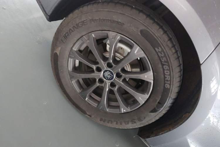 Used BYD Qin L 2025 DM-i Smart Drive 80KM Leading Model Right Rear Wheel Hub