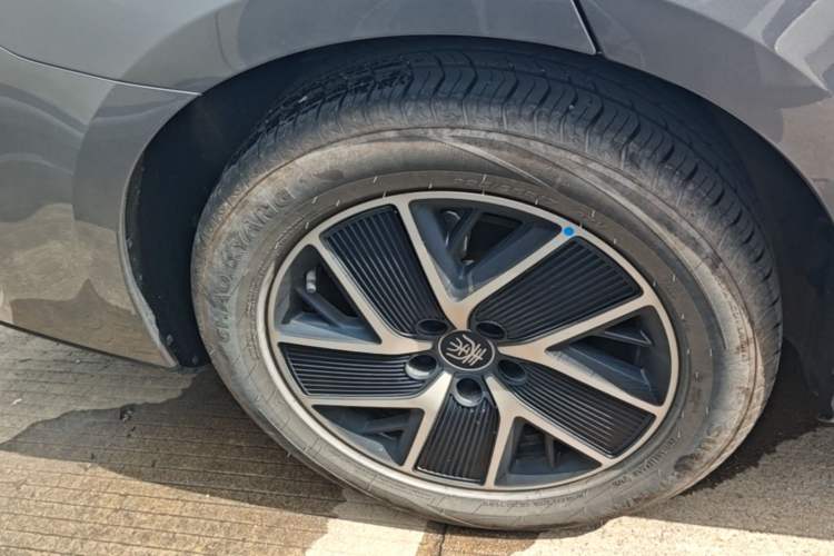 Used BYD Qin L 2025 DM-i Smart Drive 120KM Superior Model Right Rear Wheel Hub