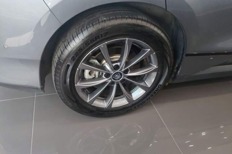 Used BYD Qin L 2025 EV 545KM Beyond Version Right Rear Wheel Hub
